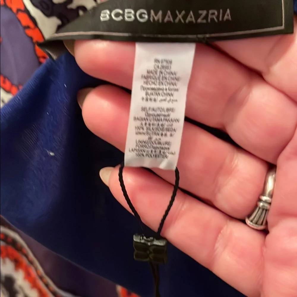 BCBGMAXAZRIA Vibrant Patterned Scarf 24x78